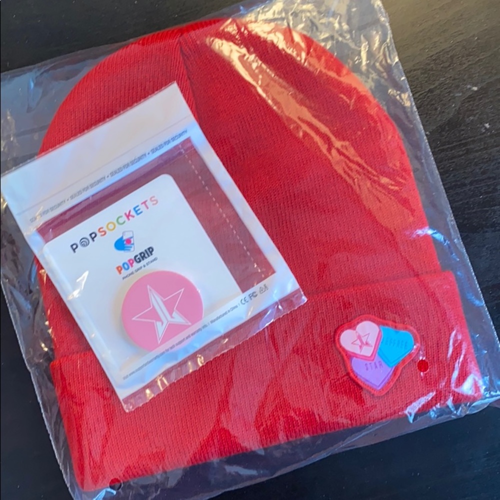 Jeffree Star beenie and pop socket!